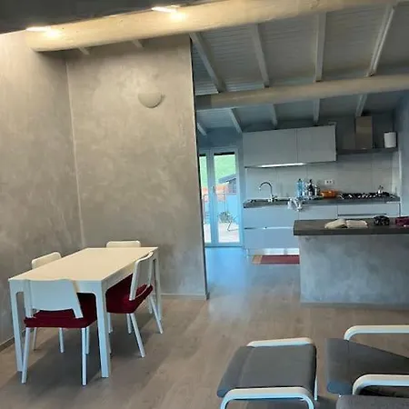 Casa Con Terrazzo A Colico Carriola